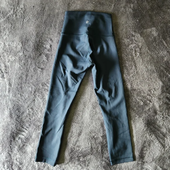 lulukemon Wunder Train Crop In Submarine. EUC. Size 2. - Picture 5 of 6